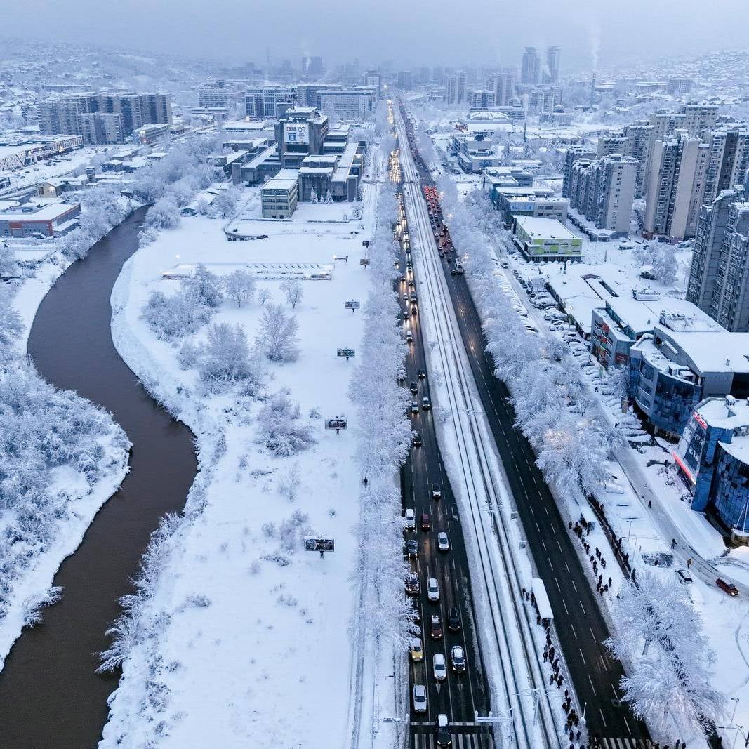 (ФОТО) Сараево под дебела снежна покривка.