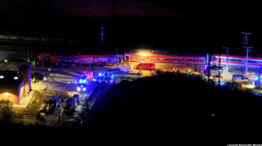 Најмалку 39 загинати во судир на два брзи воза во Шпанија