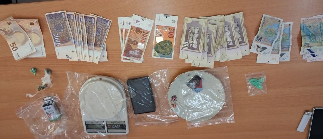 Претреси во Кочани, пронајдена дрога, лишено од слобода едно лице