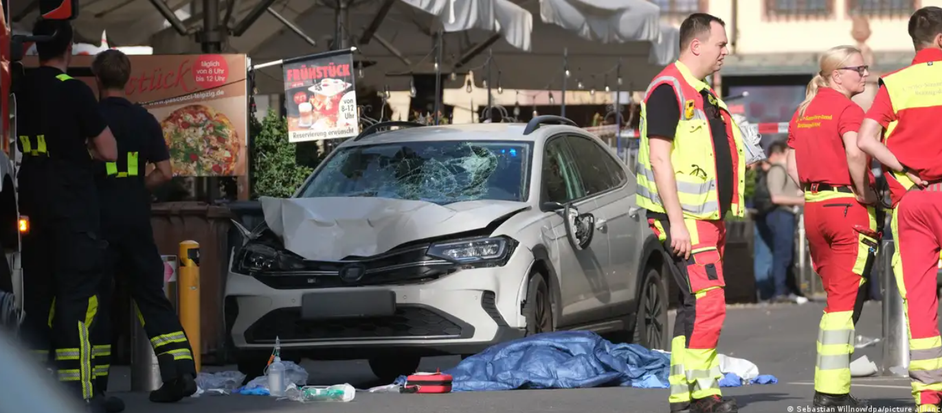 Автомобил влета во луѓе во центарот на Лајпциг